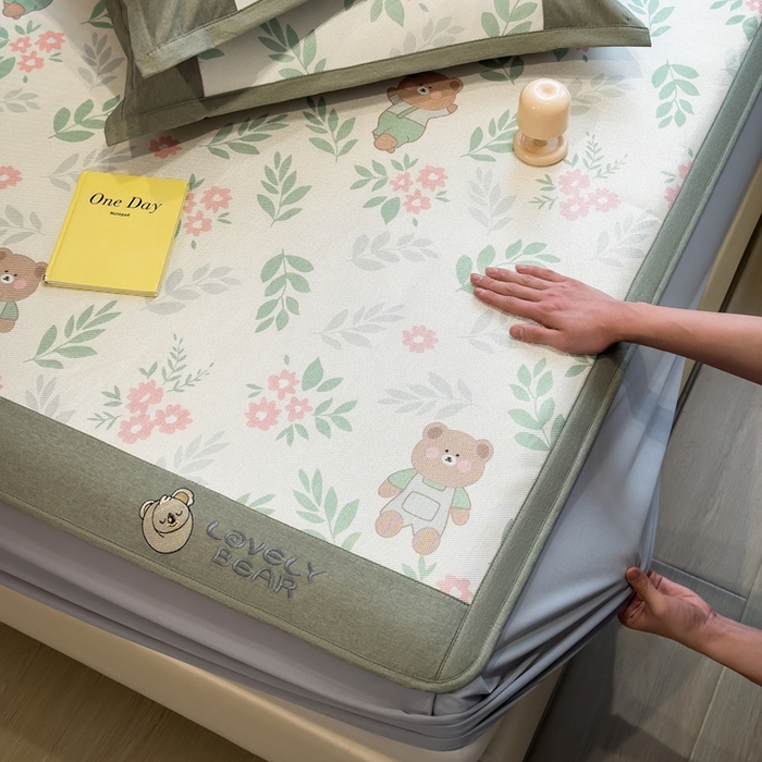 91家纺网 家纺一手货源 找家纺 全季家居 2025新款A类抗菌防螨数码印花冰藤席凉席席子 熊乐园 床笠