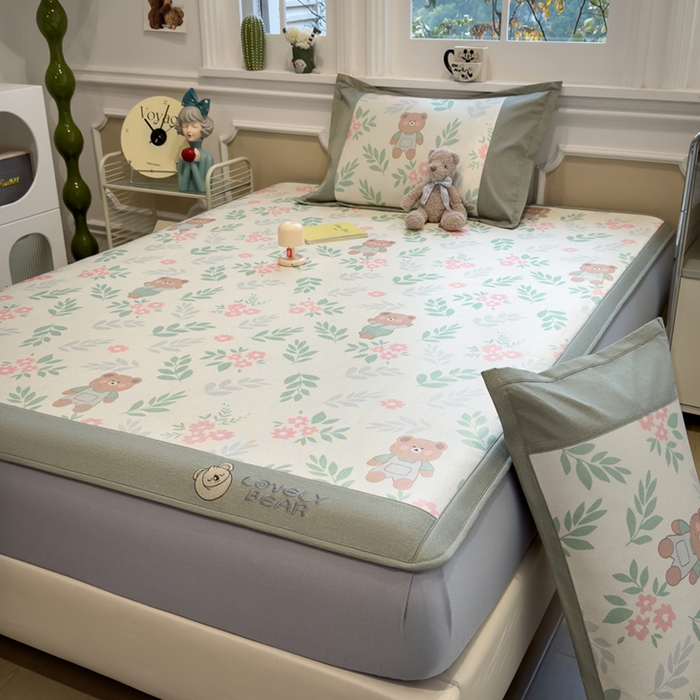 91家纺网 家纺一手货源 找家纺 全季家居 2025新款A类抗菌防螨数码印花冰藤席凉席席子 熊乐园 床笠