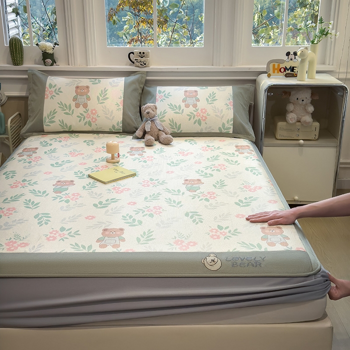 91家纺网 家纺一手货源 找家纺 全季家居 2025新款A类抗菌防螨数码印花冰藤席凉席席子 熊乐园 床笠