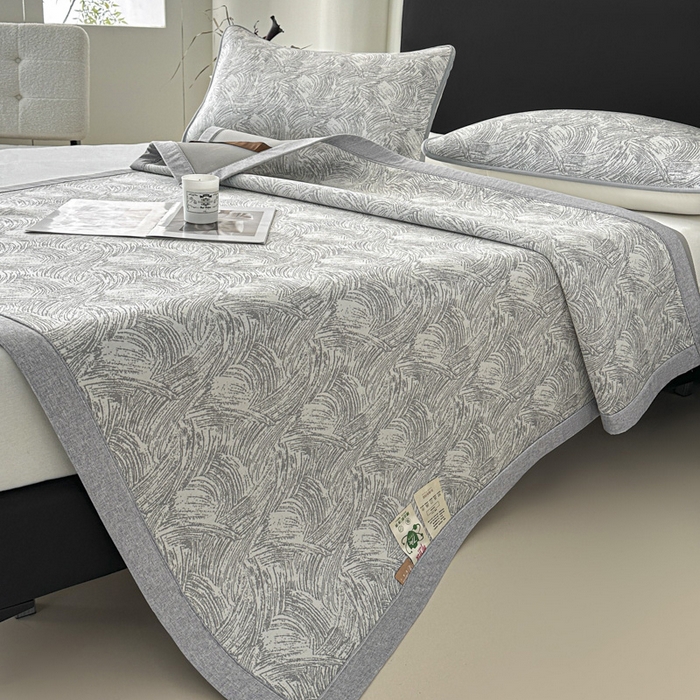 91家纺网 家纺一手货源 找家纺 鑫钰 2025新款A类进口PE高冷感凉席高端聚乙烯凉豆豆高克重480克冰丝凉席床席三件套 冰肌-银灰