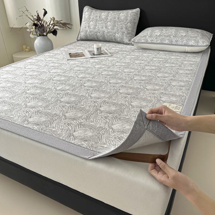 91家纺网 家纺一手货源 找家纺 鑫钰 2025新款A类进口PE高冷感凉席高端聚乙烯凉豆豆高克重480克冰丝凉席床席三件套 冰肌-银灰