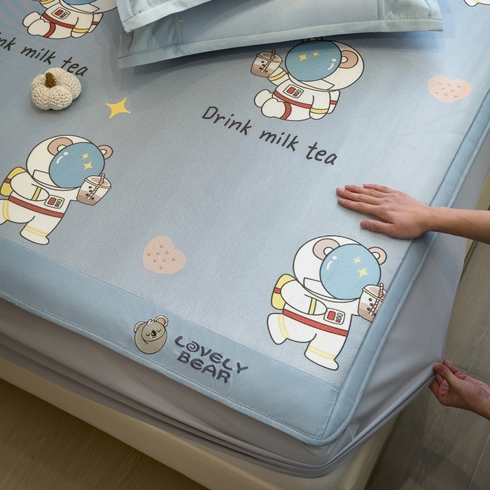 91家纺网 家纺一手货源 找家纺 全季家居 2025新款A类抗菌防螨数码印花冰藤席凉席席子 宇航员 床笠