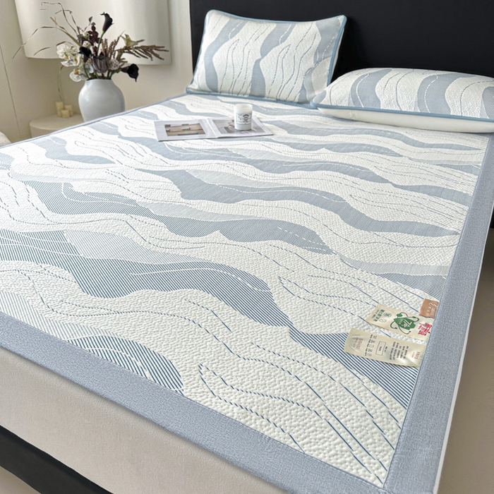 91家纺网 家纺一手货源 找家纺 鑫钰 2025新款A类进口PE高冷感凉席高端聚乙烯凉豆豆高克重480克冰丝凉席床席三件套 沁夏-冰川蓝