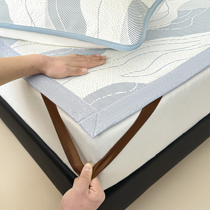 91家纺网 家纺一手货源 找家纺 鑫钰 2025新款A类进口PE高冷感凉席高端聚乙烯凉豆豆高克重480克冰丝凉席床席三件套 沁夏-冰川蓝