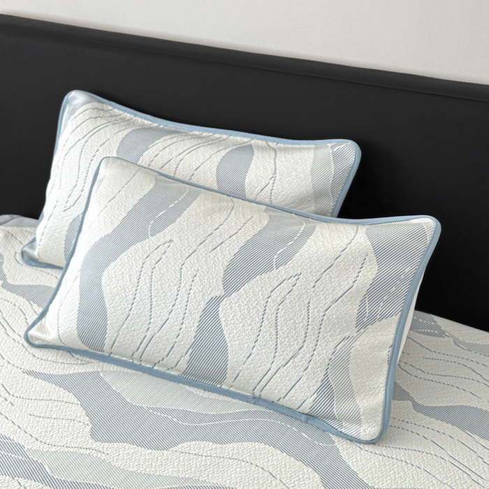 91家纺网 家纺一手货源 找家纺 鑫钰 2025新款A类进口PE高冷感凉席高端聚乙烯凉豆豆高克重480克冰丝凉席床席三件套 沁夏-冰川蓝