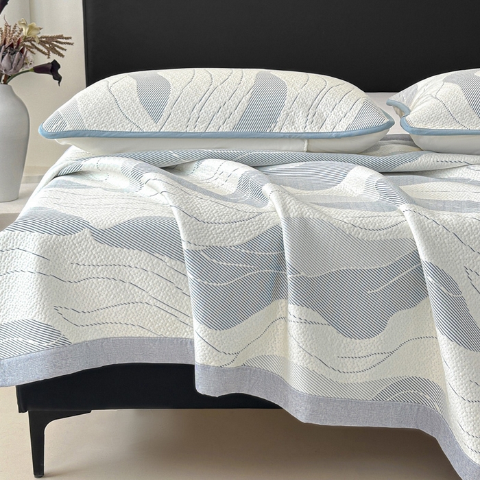 91家纺网 家纺一手货源 找家纺 鑫钰 2025新款A类进口PE高冷感凉席高端聚乙烯凉豆豆高克重480克冰丝凉席床席三件套 沁夏-冰川蓝