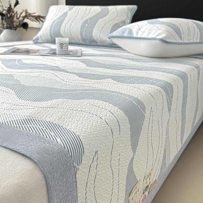 91家纺网 家纺一手货源 找家纺 鑫钰 2025新款A类进口PE高冷感凉席高端聚乙烯凉豆豆高克重480克冰丝凉席床席三件套 沁夏-冰川蓝