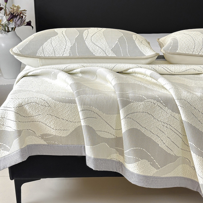 91家纺网 家纺一手货源 找家纺 鑫钰 2025新款A类进口PE高冷感凉席高端聚乙烯凉豆豆高克重480克冰丝凉席床席三件套 沁夏-奶咖