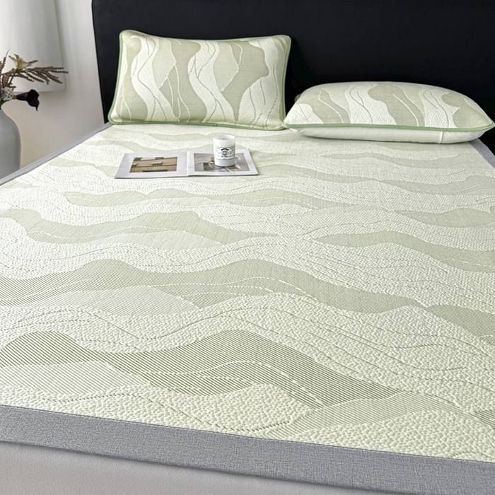 91家纺网 家纺一手货源 找家纺 鑫钰 2025新款A类进口PE高冷感凉席高端聚乙烯凉豆豆高克重480克冰丝凉席床席三件套 沁夏-青柠绿