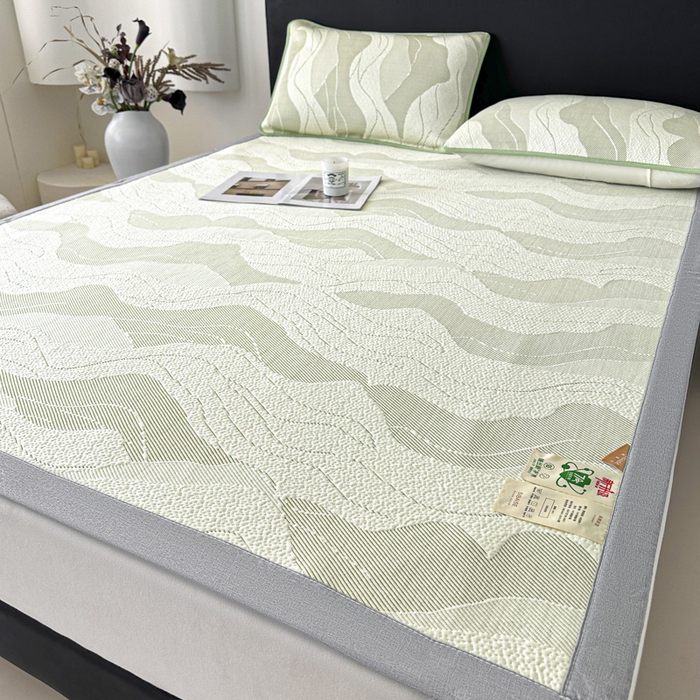 91家纺网 家纺一手货源 找家纺 鑫钰 2025新款A类进口PE高冷感凉席高端聚乙烯凉豆豆高克重480克冰丝凉席床席三件套 沁夏-青柠绿