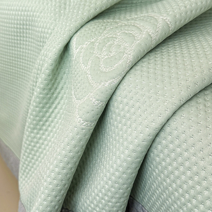 91家纺网 家纺一手货源 找家纺 鑫钰 2025新款A类进口PE高冷感凉席高端聚乙烯凉豆豆高克重480克冰丝凉席床席三件套 山茶物语-绿