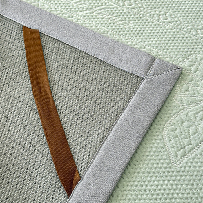 91家纺网 家纺一手货源 找家纺 鑫钰 2025新款A类进口PE高冷感凉席高端聚乙烯凉豆豆高克重480克冰丝凉席床席三件套 山茶物语-绿