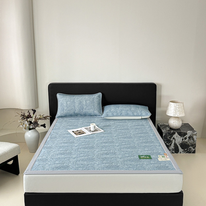 91家纺网 家纺一手货源 找家纺 鑫钰 2025新款A类进口PE高冷感凉席高端聚乙烯凉豆豆高克重480克冰丝凉席床席三件套 云锦-冰川蓝