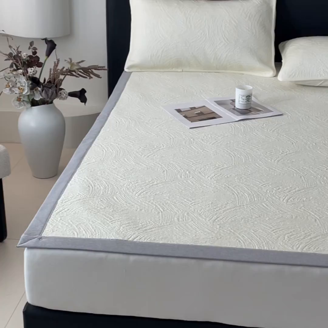 91家纺网 家纺一手货源 找家纺 鑫钰 2025新款A类进口PE高冷感凉席高端聚乙烯凉豆豆高克重480克冰丝凉席床席三件套 云锦-奶白