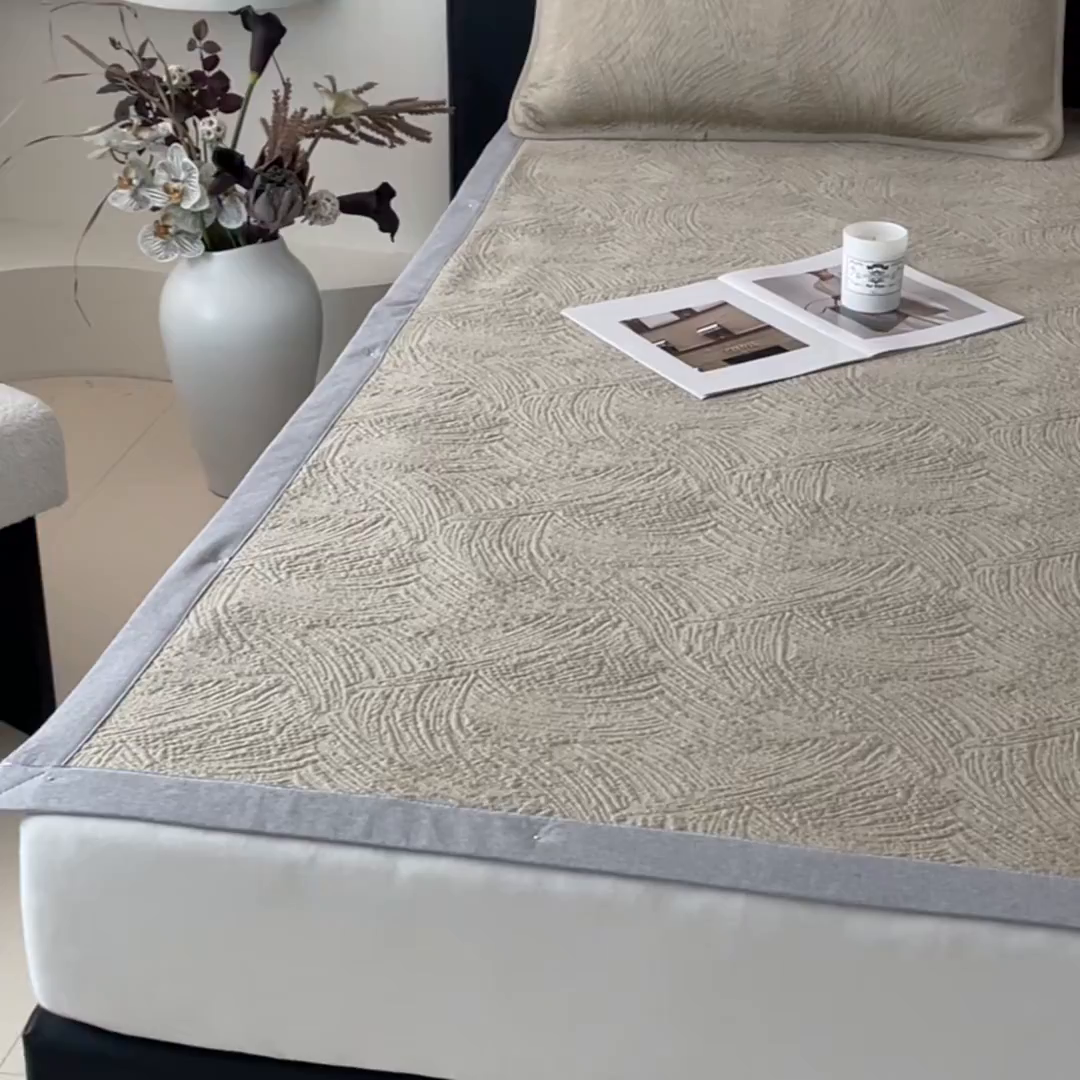 91家纺网 家纺一手货源 找家纺 鑫钰 2025新款A类进口PE高冷感凉席高端聚乙烯凉豆豆高克重480克冰丝凉席床席三件套 云锦-奶咖