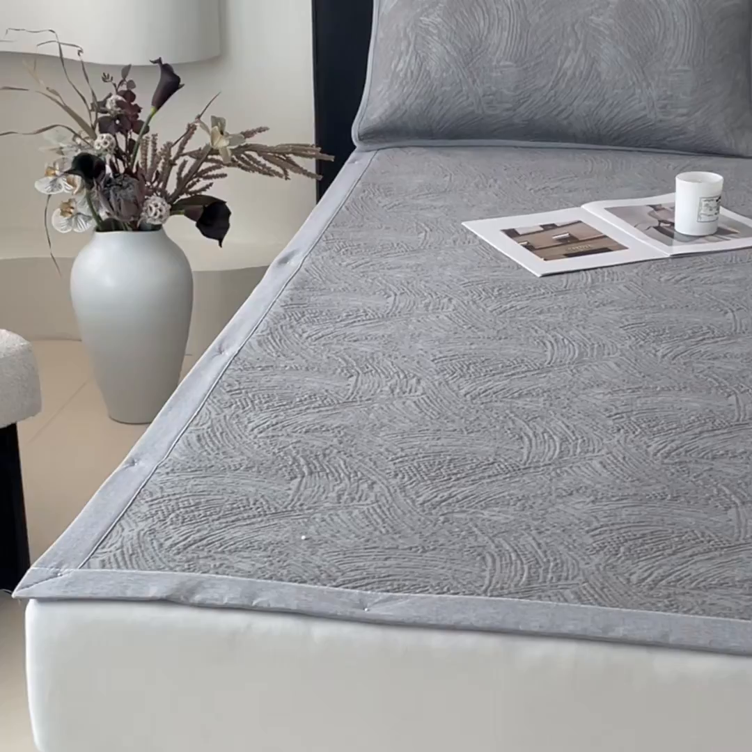 91家纺网 家纺一手货源 找家纺 鑫钰 2025新款A类进口PE高冷感凉席高端聚乙烯凉豆豆高克重480克冰丝凉席床席三件套 云锦-银灰