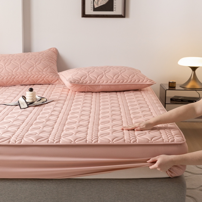 91家纺网 家纺一手货源 找家纺 鑫钰 2025新款防水夹棉防水床笠-花穗 花穗-豆沙粉