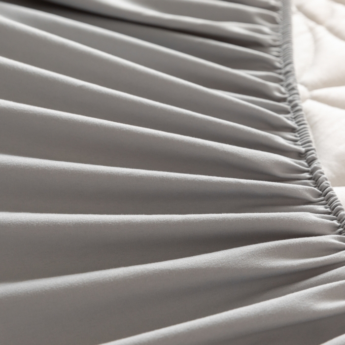 91家纺网 家纺一手货源 找家纺 鑫钰 2025新款防水夹棉防水床笠-花穗 花穗-低调灰