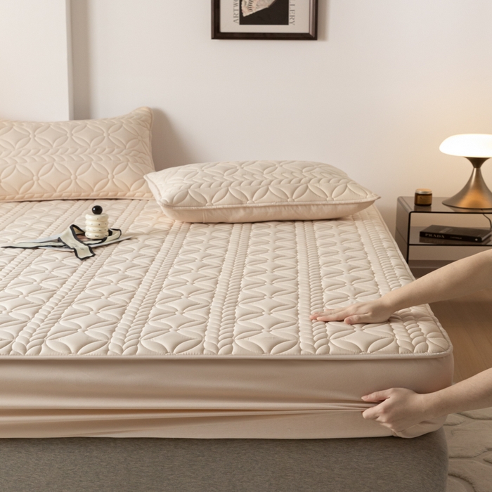 91家纺网 家纺一手货源 找家纺 鑫钰 2025新款防水夹棉防水床笠-花穗 花穗-香槟驼