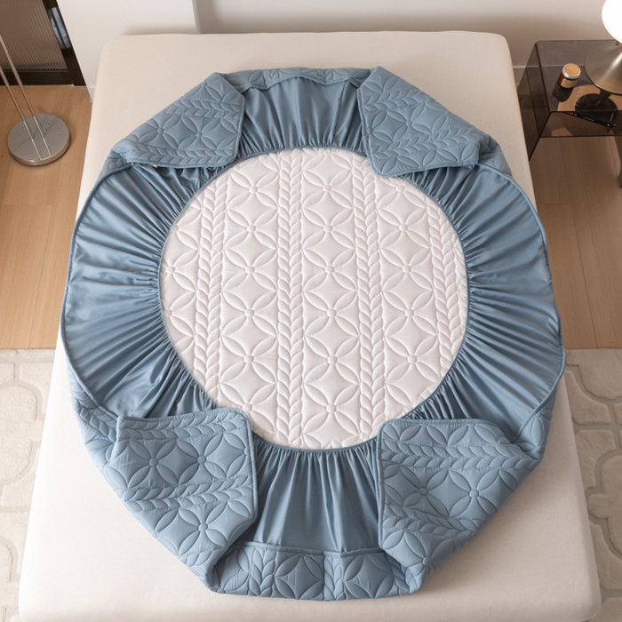 91家纺网 家纺一手货源 找家纺 鑫钰 2025新款防水夹棉防水床笠-花穗 花穗-优雅蓝