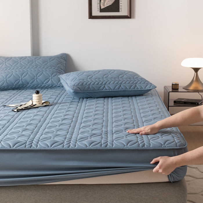 91家纺网 家纺一手货源 找家纺 鑫钰 2025新款防水夹棉防水床笠-花穗 花穗-优雅蓝