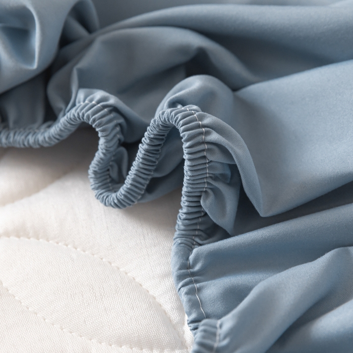 91家纺网 家纺一手货源 找家纺 鑫钰 2025新款防水夹棉防水床笠-花穗 花穗-优雅蓝