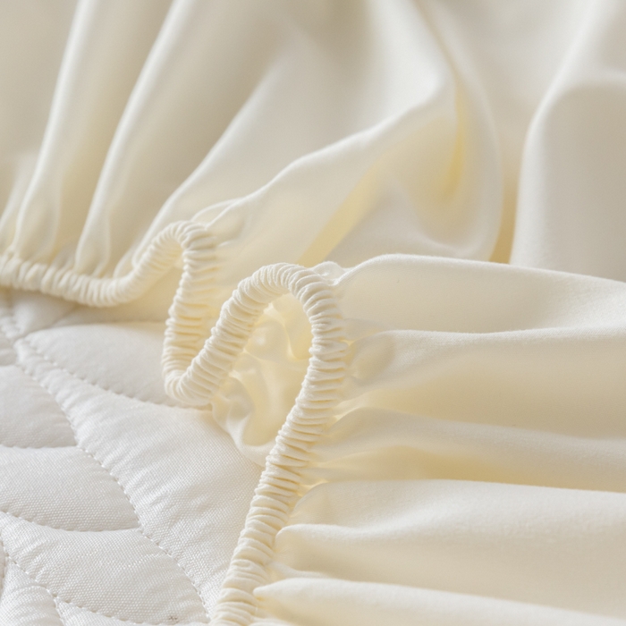 91家纺网 家纺一手货源 找家纺 鑫钰 2025新款防水夹棉防水床笠-花穗 花穗-月光白