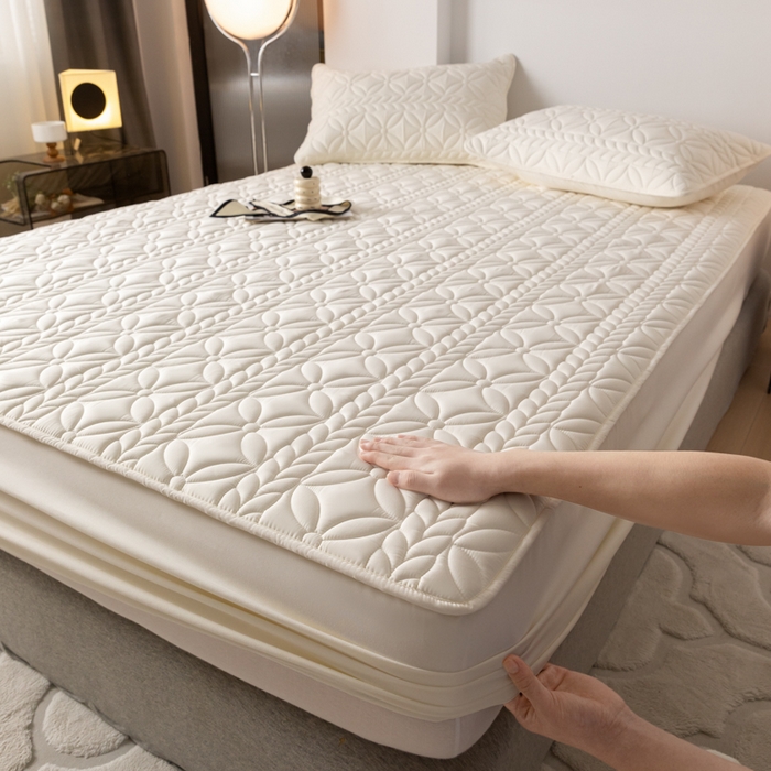 91家纺网 家纺一手货源 找家纺 鑫钰 2025新款防水夹棉防水床笠-花穗 花穗-月光白