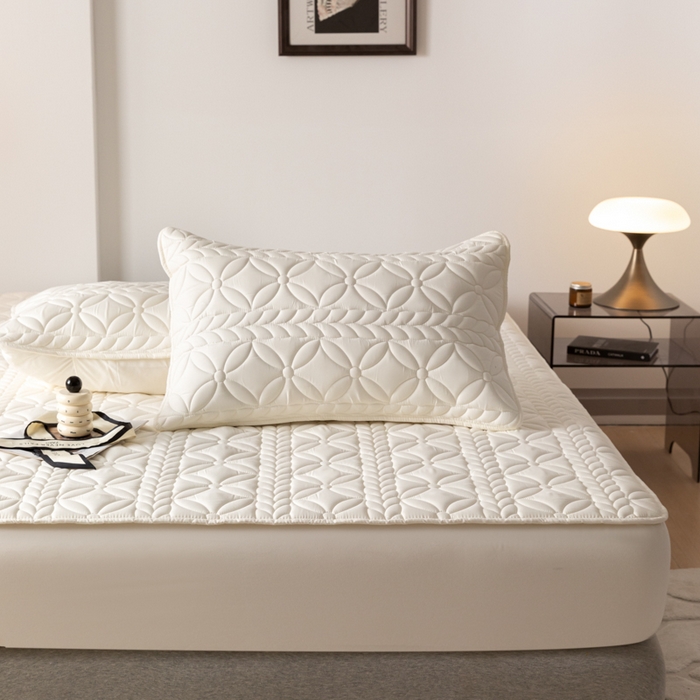 91家纺网 家纺一手货源 找家纺 鑫钰 2025新款防水夹棉防水床笠-花穗 花穗-月光白