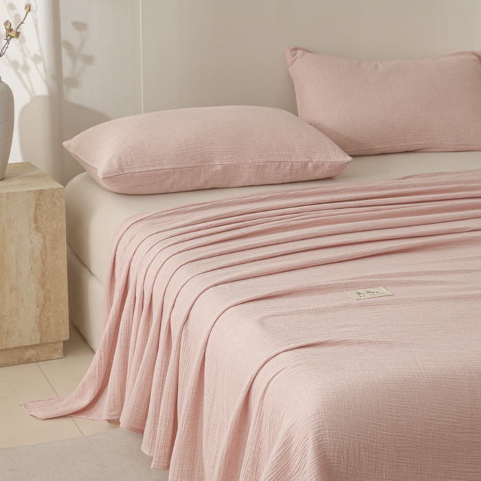 91家纺网 家纺一手货源 找家纺 鑫钰 2025新款纯色系列全棉双层皱皱纱床单-床笠 仙女粉-床单