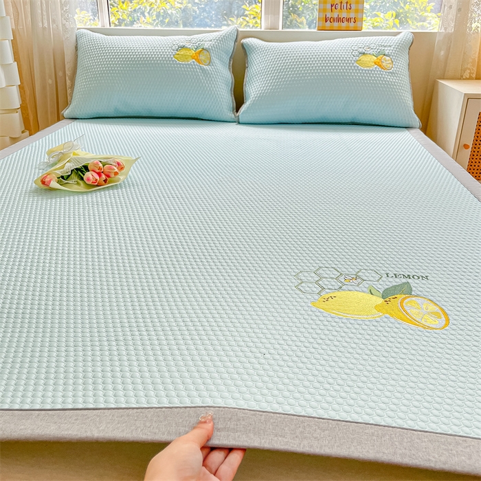 91家纺网 家纺一手货源 找家纺 （总）鑫钰 2025新款超速凉感冰丝绣花凉席-床席款