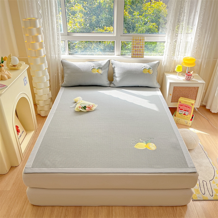 91家纺网 家纺一手货源 找家纺 鑫钰 2025新款超速凉感冰丝绣花凉席-床席款 冰柠檬-冰豆豆灰（床席款）