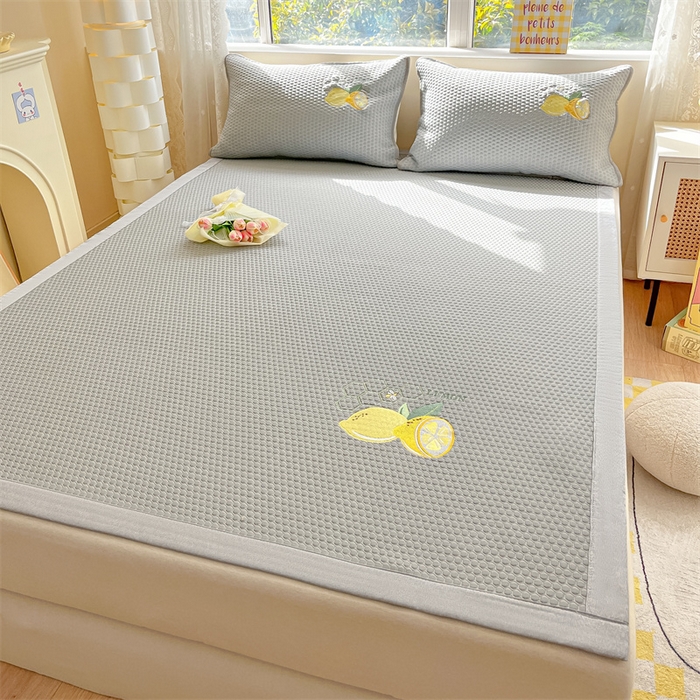 91家纺网 家纺一手货源 找家纺 鑫钰 2025新款超速凉感冰丝绣花凉席-床席款 冰柠檬-冰豆豆灰（床席款）
