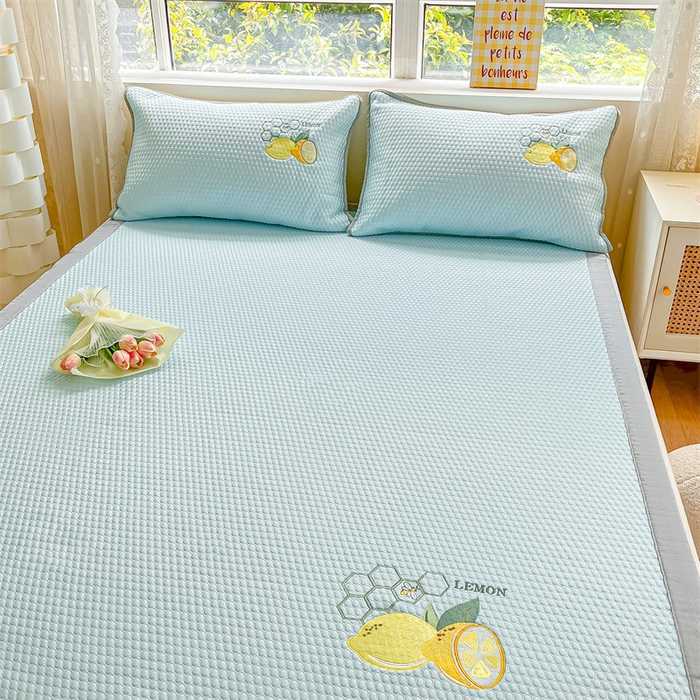 91家纺网 家纺一手货源 找家纺 鑫钰 2025新款超速凉感冰丝绣花凉席-床席款 冰柠檬-冰豆豆蓝（床席款）