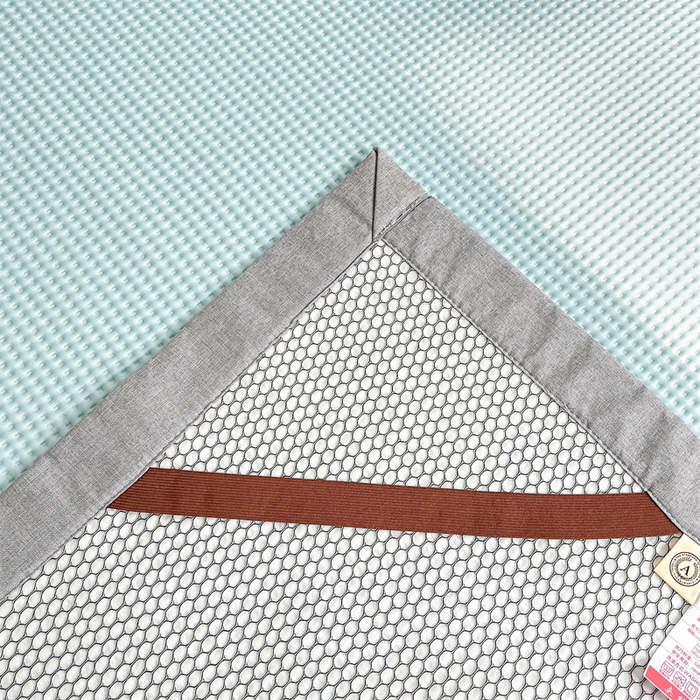 91家纺网 家纺一手货源 找家纺 鑫钰 2025新款超速凉感冰丝绣花凉席-床席款 冰柠檬-华夫格蓝（床席款）