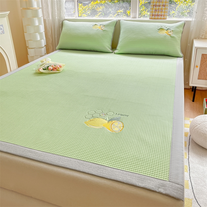 91家纺网 家纺一手货源 找家纺 鑫钰 2025新款超速凉感冰丝绣花凉席-床席款 冰柠檬-华夫格绿（床席款）