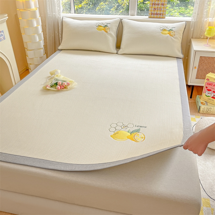 91家纺网 家纺一手货源 找家纺 鑫钰 2025新款超速凉感冰丝绣花凉席-床席款 冰柠檬-华夫格米（床席款）