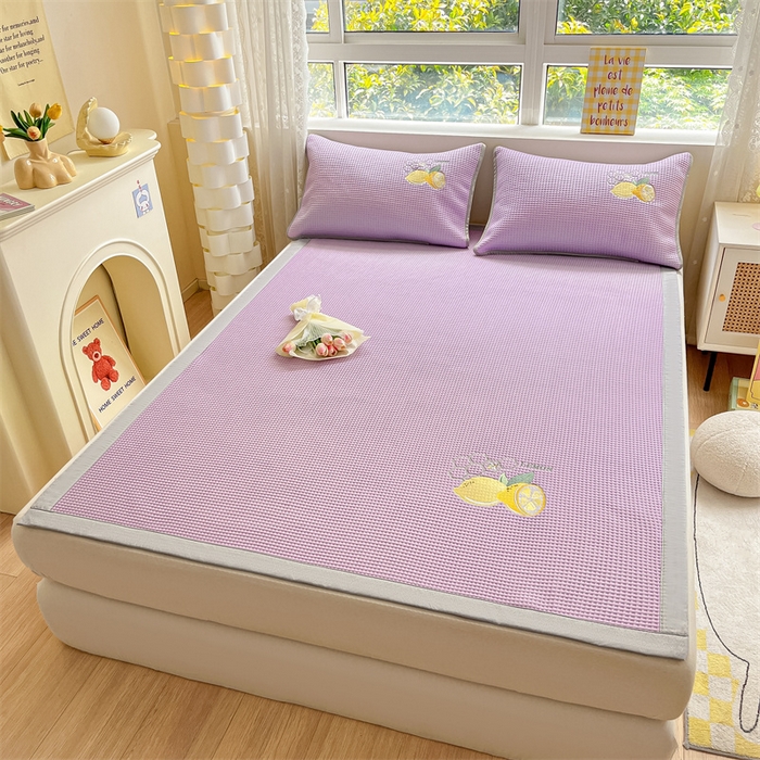 91家纺网 家纺一手货源 找家纺 鑫钰 2025新款超速凉感冰丝绣花凉席-床席款 冰柠檬-华夫格紫（床席款）