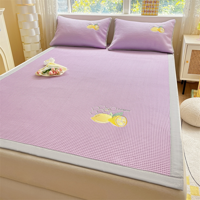 91家纺网 家纺一手货源 找家纺 鑫钰 2025新款超速凉感冰丝绣花凉席-床席款 冰柠檬-华夫格紫（床席款）