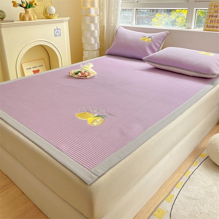 91家纺网 家纺一手货源 找家纺 鑫钰 2025新款超速凉感冰丝绣花凉席-床席款 冰柠檬-华夫格紫（床席款）