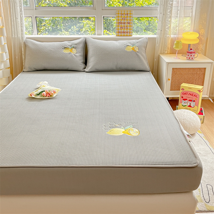 91家纺网 家纺一手货源 找家纺 （总）鑫钰 2025新款超速凉感冰丝绣花凉席-床笠款