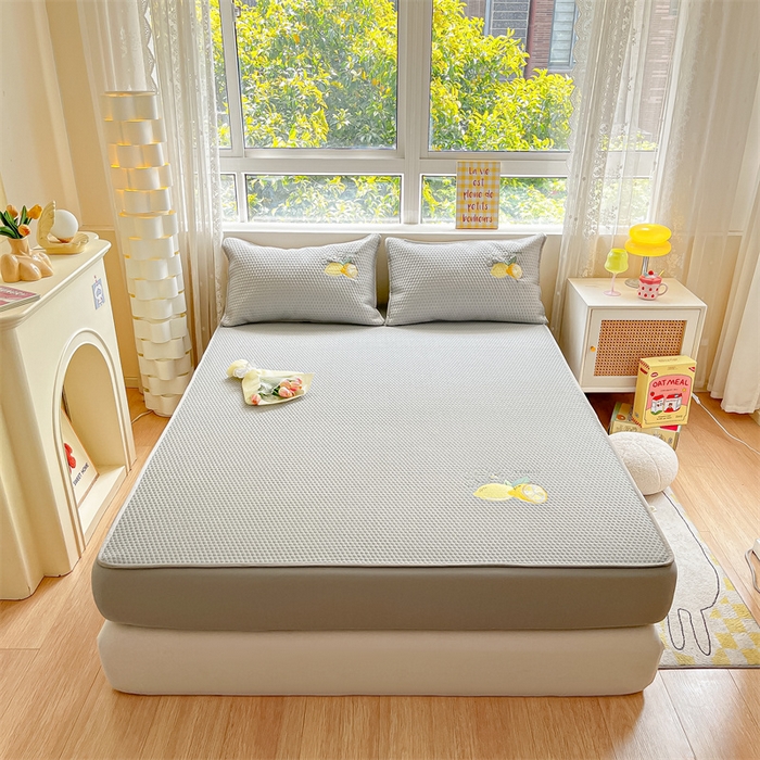 91家纺网 家纺一手货源 找家纺 鑫钰 2025新款超速凉感冰丝绣花凉席-床笠款 冰柠檬-冰豆豆灰（床笠款）