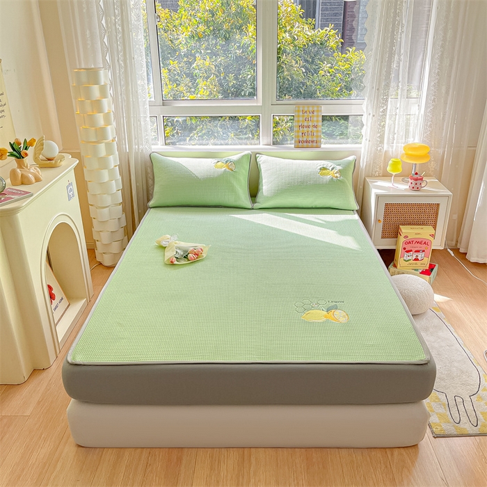 91家纺网 家纺一手货源 找家纺 鑫钰 2025新款超速凉感冰丝绣花凉席-床笠款 冰柠檬-华夫格绿（床笠款）