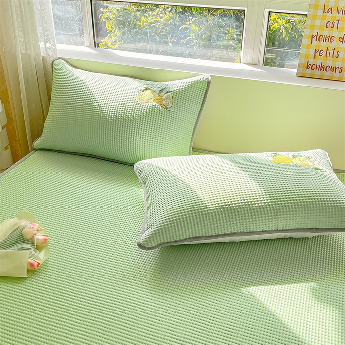 91家纺网 家纺一手货源 找家纺 鑫钰 2025新款超速凉感冰丝绣花凉席-床笠款 冰柠檬-华夫格绿（床笠款）