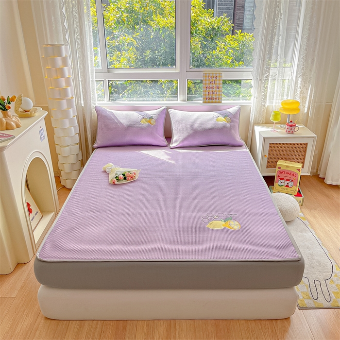 91家纺网 家纺一手货源 找家纺 鑫钰 2025新款超速凉感冰丝绣花凉席-床笠款 冰柠檬-华夫格紫（床笠款）