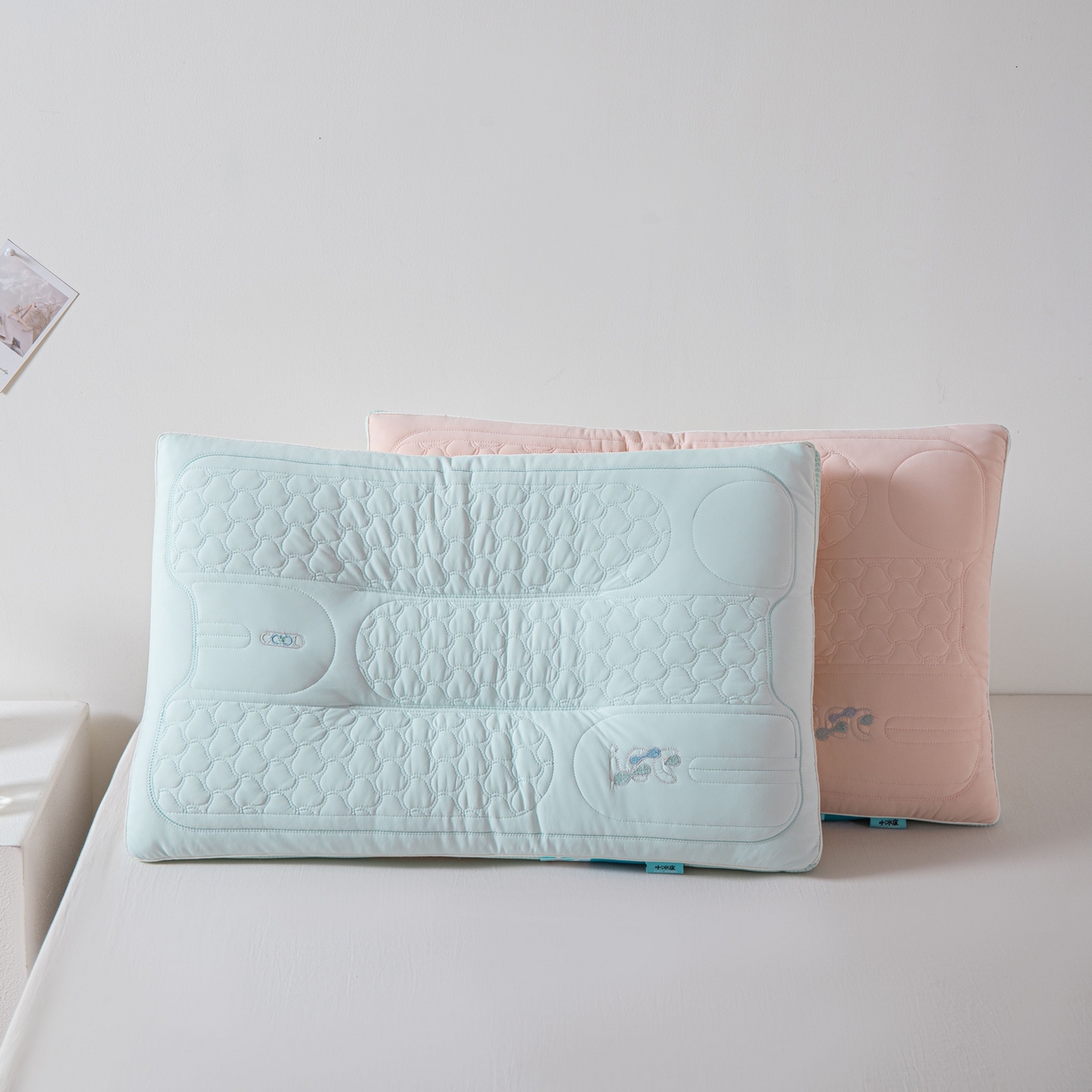 91家纺网 家纺一手货源 找家纺 芯链 2025新款企鹅小海风1号枕 枕头枕芯 企鹅小海风1号枕-蓝色 48x74cm/只