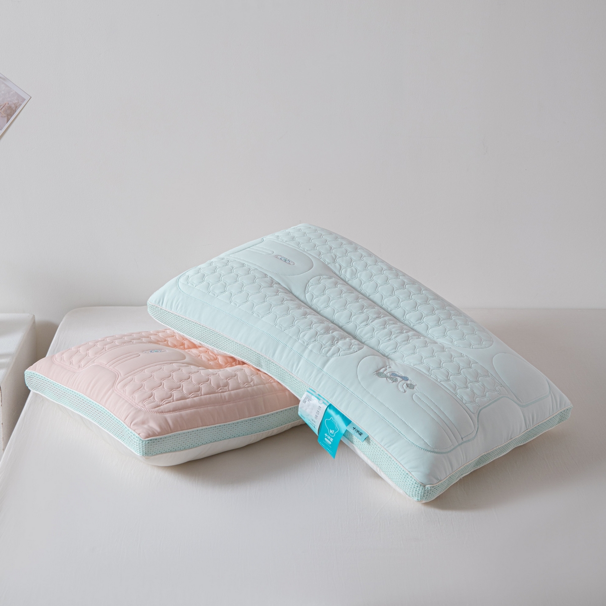 91家纺网 家纺一手货源 找家纺 芯链 2025新款企鹅小海风1号枕 枕头枕芯 企鹅小海风1号枕-蓝色 48x74cm/只