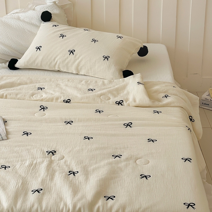 91家纺网 家纺一手货源 找家纺 （总）圆岛家纺 2025新款全棉皱皱纱蝴蝶结刺绣夏被被子被芯