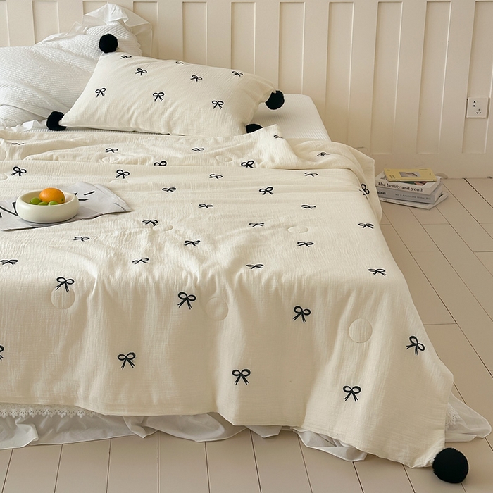 91家纺网 家纺一手货源 找家纺 （总）圆岛家纺 2025新款全棉皱皱纱蝴蝶结刺绣夏被被子被芯