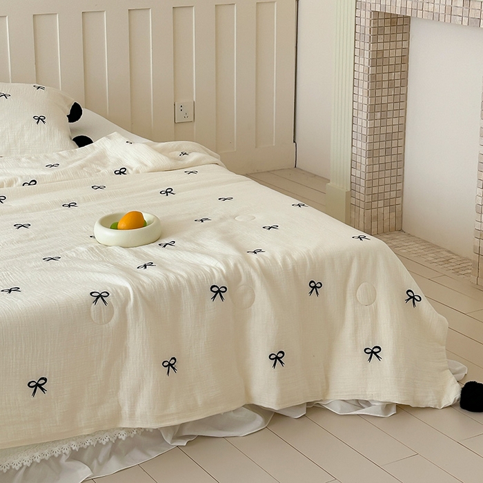 91家纺网 家纺一手货源 找家纺 （总）圆岛家纺 2025新款全棉皱皱纱蝴蝶结刺绣夏被被子被芯